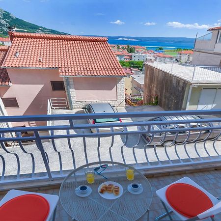 Apartment Adrian Omis Exterior photo