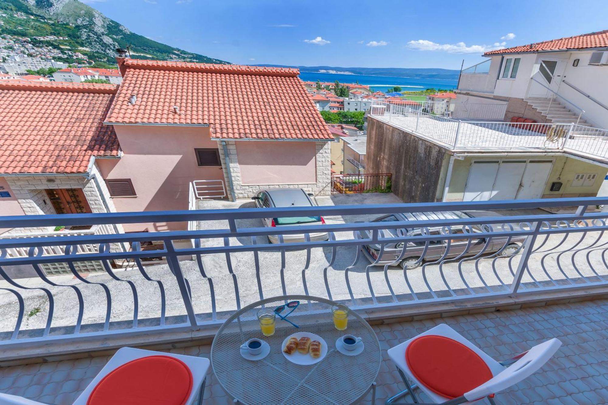 Apartment Adrian Omis Exterior photo
