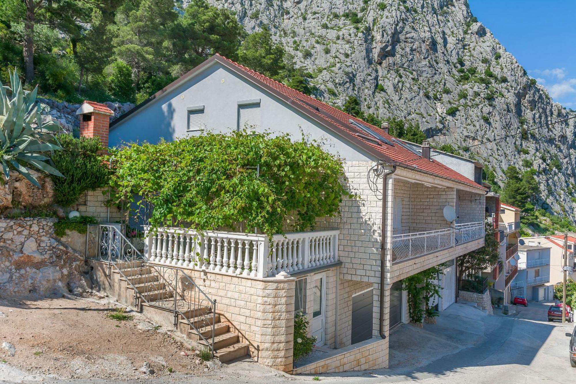 Apartment Adrian Omis Exterior photo